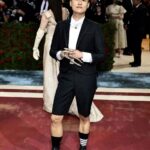 Melissa King Instagram - Happy Met Monday. 2022 throwback to a memorable night! designer / @thombrowne stylist / @adamballheim hair / @danawillcutyou custom Chinese empress nail guards / @chrishabana stacking diamond rings / @denakemp finger cuff / @lilianshalom earrings / @emigrannis pendant & earrings / @jenmeyerjewelry photography / @ashleybatz