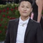 Melissa King Instagram - Happy Met Monday. 2022 throwback to a memorable night! designer / @thombrowne stylist / @adamballheim hair / @danawillcutyou custom Chinese empress nail guards / @chrishabana stacking diamond rings / @denakemp finger cuff / @lilianshalom earrings / @emigrannis pendant & earrings / @jenmeyerjewelry photography / @ashleybatz