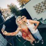 Melissa King Instagram - When I trust my friends to turn up my flambéed Peking duck demo a few notches! 🔥❄️ Full unapologetic queer rebellion at @bottlerocknapa with @thebeachesband 🤘🏽 Ice Queen @frankiefictitious ❄️👑 Fire Queen @starya_ 🔥👑