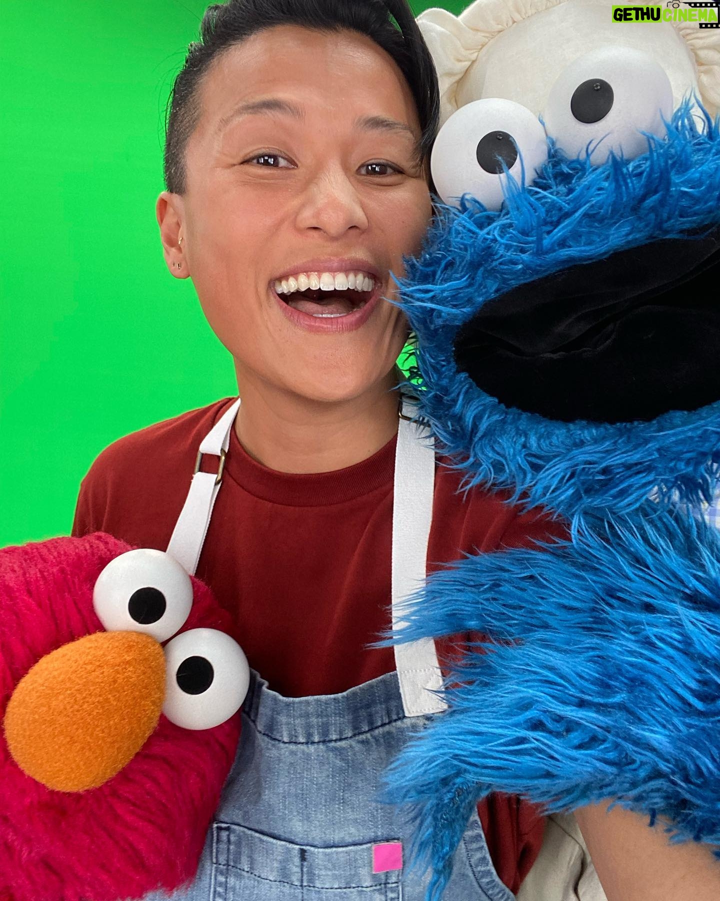 Melissa King - 30.1K Likes - Want to see the best day of my life?! Want to know how to make me scream? Want to know how to make me cry? 😭
I’m beyond excited to finally share with you that I’ll be visiting @sesamestreet as they introduce their first ever Asian American muppet named Ji Young — she’s 7 years old, Korean, and loves tteokbokki! I’ll be in the kitchen cooking with the best sous chef in town: Cookie Monster! 😭😭😭 Sweet Little Gonger was hanging around too (not enough cry faces for all of this!) #monsterfoodie
This was such a bucket list moment for me. Growing up as a Chinese American, Sesame Street helped me learn English when my parents spoke only Cantonese at home. My all time favorite, Cookie Monster, inspired me to explore new foods while also remembering to eat all the cookies in my mom’s cookie jar. I was probably Ji Young’s age when I was glued to the tv juggling Sesame Street and episodes of Julia Child and Yan Can Cook on PBS. I couldn’t be more proud and honored to be a part of this special AAPI episode to empower Ji Young and other children to embrace the beauty of Asian foods and other cultures, support one another, and know that we all belong. 💕
You’ll see me and a few other amazing AAPI friends like @padmalakshmi @simuliu @naomiosaka @jimlee @annacathcart on this special episode of “See Us Come Together” airing on @hbomax and @pbskids Thanksgiving day!
Thank you to my amazing @wme @staym88 teams @adelineporis @jbider12 @ericalingg @gingypants @ranaburgundy @psun68 and the SS family for making this dream happen. Can’t wait to share more of my experience with you after it all airs. The nieces are going to lose their 🤯🤯