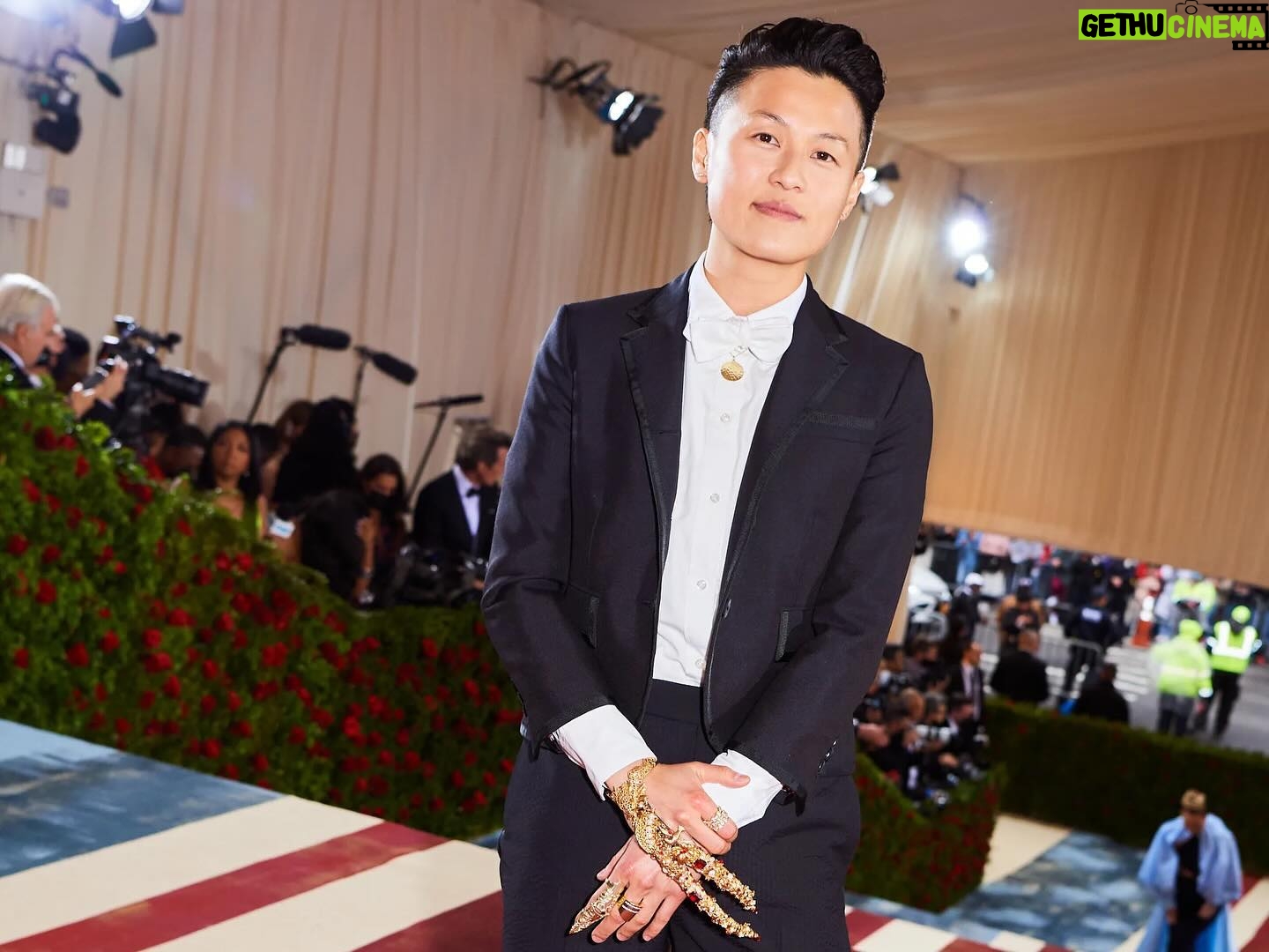 Melissa King - 9.5K Likes - The time I was at the 2022 Met Gala. 🧐🔍🤣 I promise I smiled.
designer / @thombrowne
stylist / @adamballheim
hair / @danawillcutyou
custom Chinese empress nail guards / @chrishabana
stacking diamond rings / @denakemp
finger cuff / @lilianshalom
earrings / @emigrannis
pendant & earrings / @jenmeyerjewelry
