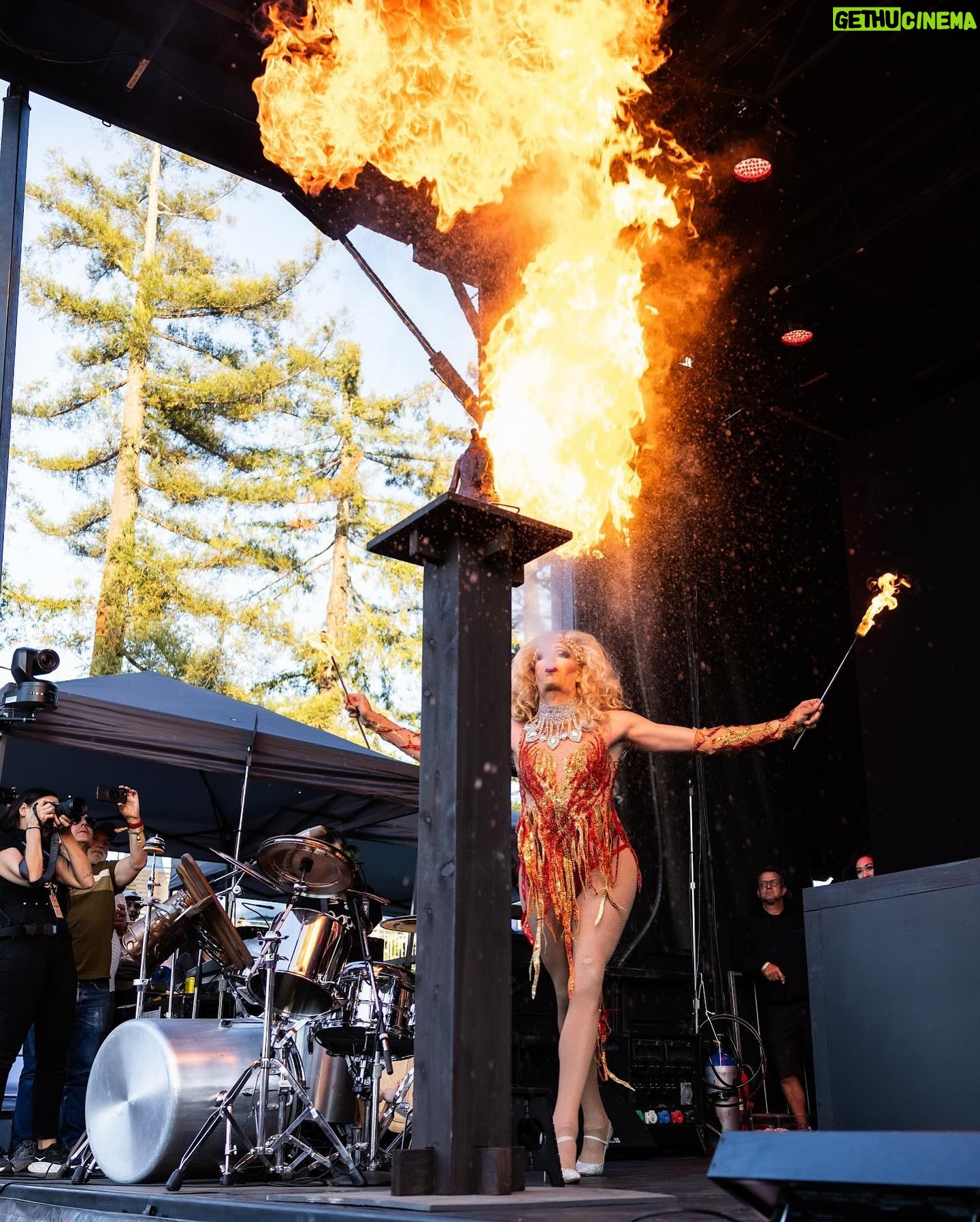 Melissa King Instagram - The girl on fire. π₯π Unhinged with @thebeachesband at @bottlerocknapa. Nothing makes me happier than sharing energy between talented friends to create something special. My culinary set was inspired by the Beaches music and their rockstar down-for-anything energy, as well as my amazing friends @frankiefictitious and @starya_ who who brought the fire and flare to bring this to life. This is just a peek at the culinary chaos that happened in 30 mins, more to share. Thank you to @bottlerocknapa @williamssonoma for trusting me and @kimkaechele and team for the support!
