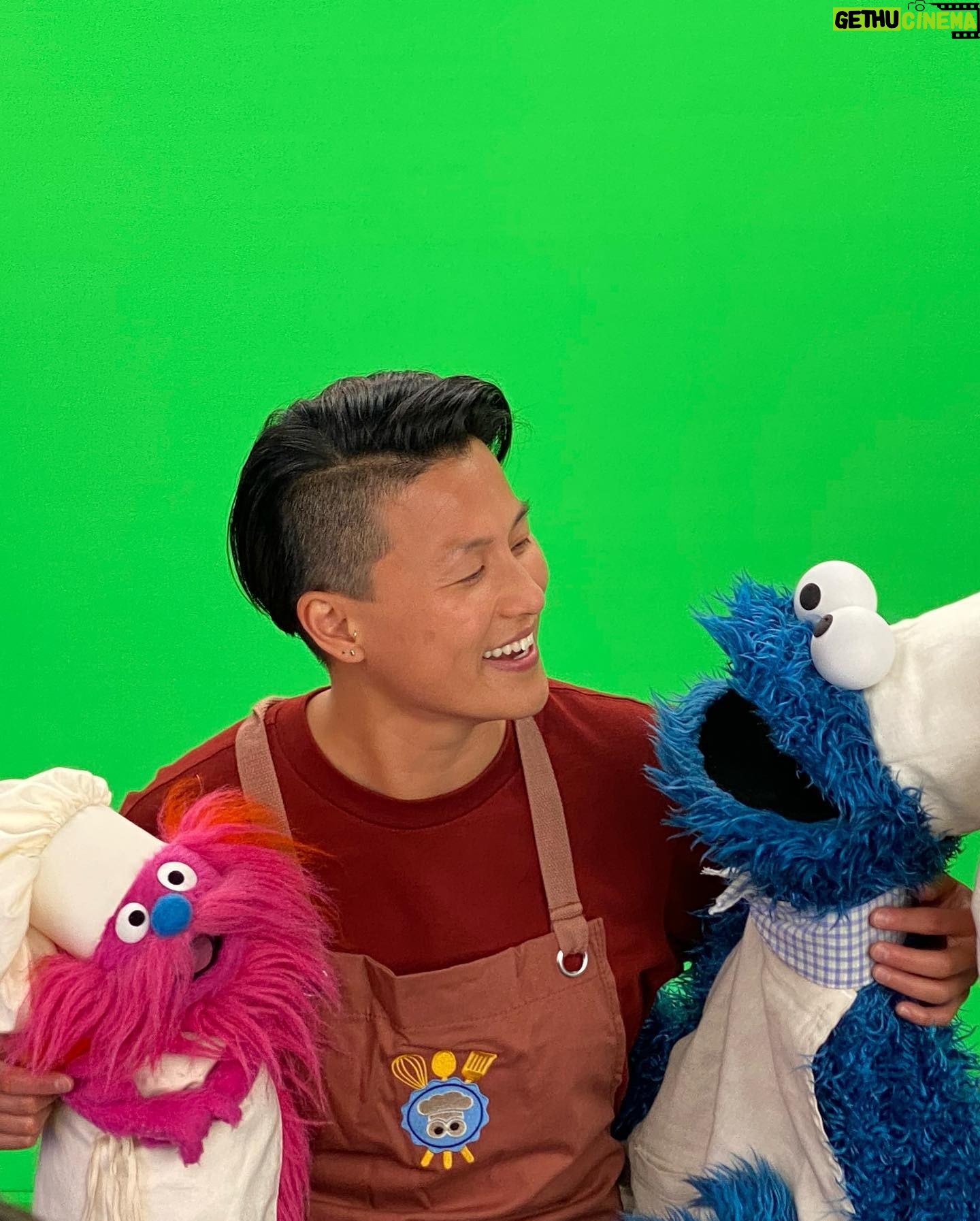 Melissa King - 30.1K Likes - Want to see the best day of my life?! Want to know how to make me scream? Want to know how to make me cry? 😭
I’m beyond excited to finally share with you that I’ll be visiting @sesamestreet as they introduce their first ever Asian American muppet named Ji Young — she’s 7 years old, Korean, and loves tteokbokki! I’ll be in the kitchen cooking with the best sous chef in town: Cookie Monster! 😭😭😭 Sweet Little Gonger was hanging around too (not enough cry faces for all of this!) #monsterfoodie
This was such a bucket list moment for me. Growing up as a Chinese American, Sesame Street helped me learn English when my parents spoke only Cantonese at home. My all time favorite, Cookie Monster, inspired me to explore new foods while also remembering to eat all the cookies in my mom’s cookie jar. I was probably Ji Young’s age when I was glued to the tv juggling Sesame Street and episodes of Julia Child and Yan Can Cook on PBS. I couldn’t be more proud and honored to be a part of this special AAPI episode to empower Ji Young and other children to embrace the beauty of Asian foods and other cultures, support one another, and know that we all belong. 💕
You’ll see me and a few other amazing AAPI friends like @padmalakshmi @simuliu @naomiosaka @jimlee @annacathcart on this special episode of “See Us Come Together” airing on @hbomax and @pbskids Thanksgiving day!
Thank you to my amazing @wme @staym88 teams @adelineporis @jbider12 @ericalingg @gingypants @ranaburgundy @psun68 and the SS family for making this dream happen. Can’t wait to share more of my experience with you after it all airs. The nieces are going to lose their 🤯🤯