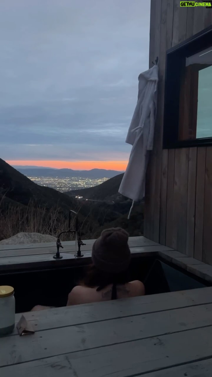 Melissa O'Neil Instagram - A glimpse into parts and pieces of how we spent the turning of the calendar year. Thank you to @findsanctuary for hosting us. Thank you to all of the elements that provided for us so well during our stay. transmission near the end of the reel received through @naturalresources Not sure if I’ll make more content like this… it takes an uncomfortable amount of time. May this inspire you to continue taking rest, get outside and build a fire - it is the season for these ways. Love you.