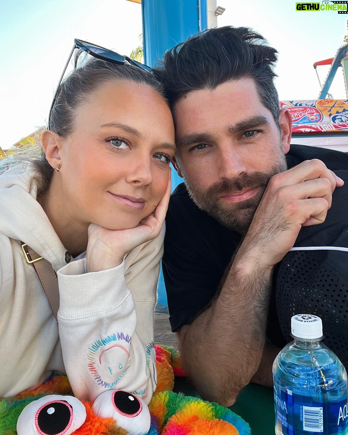 Melissa Ordway Instagram - After school walk to the pier 🎡 enjoying the perfect, sunny weather