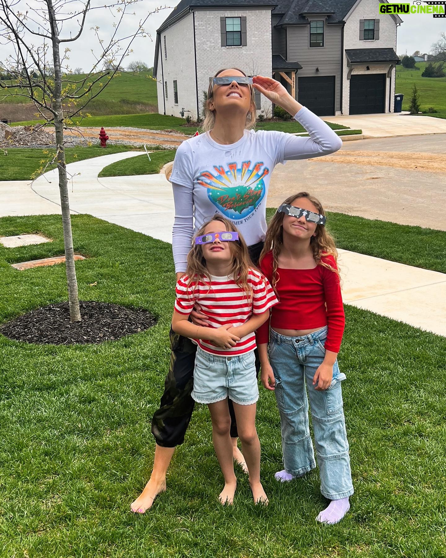 Melissa Ordway Instagram - We were very excited about the Solar Eclipse today. Did you get to see it? #solareclipse 🌕🌘