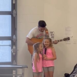 Melissa Ordway Instagram - And just like that we have a Kindergarten graduate and a future 3rd grader! 🎓😭🎉 
 
Sophie wants to be an actress and Olivia wants to be a party planner/ host. 

I couldn’t be more proud of my girls in their talent show and all their hard work this year. 

Thankful for our sweet school and these amazing teachers! ❤️