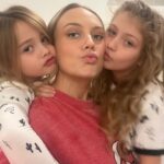 Melissa Ordway Instagram - Happy New Year!!! 🎊 🥂🍾 May 2024 be a year filled with health, joy and lots of laughter ❤️ #nye #happynewyear #pjparty