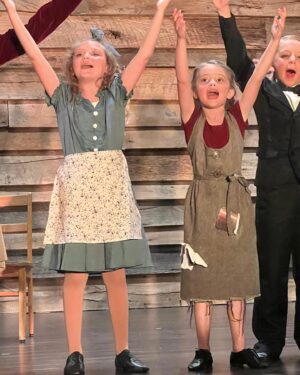 Melissa Ordway Instagram - My two little stars ⭐️ So proud of my girls! They did amazing in their first musical theatre production- ‘Annie’. They were confident, adorable, sang their hearts out and blew me away! 

And the best part was how much fun they had and how they wanted to go back on stage and perform again! #annie #musicaltheatre