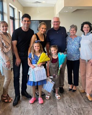 Melissa Ordway Instagram - My two little stars ⭐️ So proud of my girls! They did amazing in their first musical theatre production- ‘Annie’. They were confident, adorable, sang their hearts out and blew me away! 

And the best part was how much fun they had and how they wanted to go back on stage and perform again! #annie #musicaltheatre