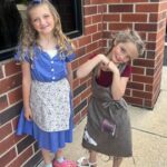 Melissa Ordway Instagram - My two little stars ⭐️ So proud of my girls! They did amazing in their first musical theatre production- ‘Annie’. They were confident, adorable, sang their hearts out and blew me away! And the best part was how much fun they had and how they wanted to go back on stage and perform again! #annie #musicaltheatre