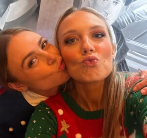 Melissa Ordway Instagram - In the Christmas spirit ✨ and very thankful ❤️ #christmas @youngandrestlesscbs @jmichaelgaston