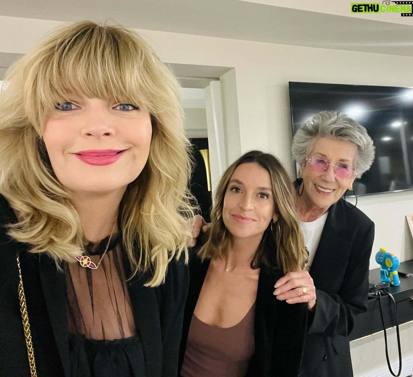 Melissa Peterman Instagram - Evergreen Lane Taking Vegas by storm. @elizahayesmaher #ellentravolta ❤️