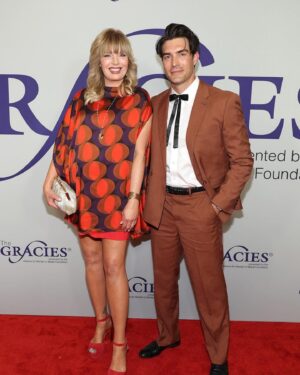 Melissa Peterman Instagram - My heart is still full from the incredible night at the Gracie Awards. To be in the same room with these talented and incredible women who I admire and respect was an honor. Thank you @allwomeninmedia for having me. Congratulations to all the winner's and see you at book club! #gracieawards #table28forever #allwomeninmedia