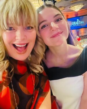 Melissa Peterman Instagram - My heart is still full from the incredible night at the Gracie Awards. To be in the same room with these talented and incredible women who I admire and respect was an honor. Thank you @allwomeninmedia for having me. Congratulations to all the winner's and see you at book club! #gracieawards #table28forever #allwomeninmedia