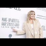 Melissa Peterman Instagram - It was an honor to host the @muahs_awards last night. Loved being a part of celebrating the incredible talent and hard work of the Makeup Artists and Hair Stylists who make magic. Congratulations to each and every nominee and winner! Thank you to my own hair and make team who made me feel so glamorous and special. I love you Jani & Angela!! @iatselocal706 Hair: @hair2starsjanik Makeup: @angelamoosmakeup Thank you to @giovannicosmetics #muahs #makeupartist #hairstylist #giovannicosmetics #local706