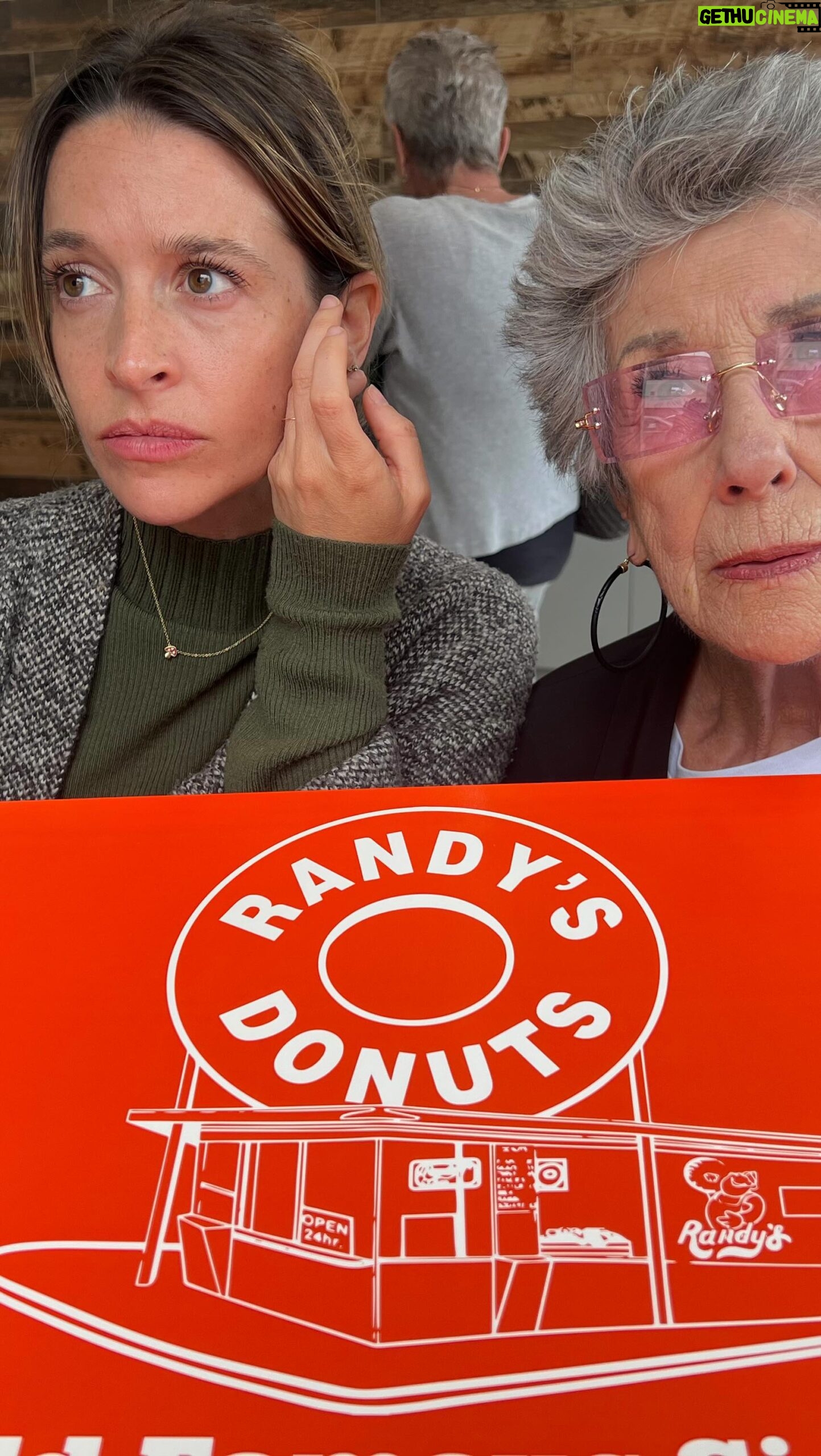 Melissa Peterman Instagram - I could sit in my car and laugh with Ellen Travolta and Eliza forever.......oh wait.....I did. #piecesofdonuts #winco #winko #theregular #girldisconnected #ellenIStheladyonmyinstagrams #lovetheseladies #ellenismagic #ellentravolta