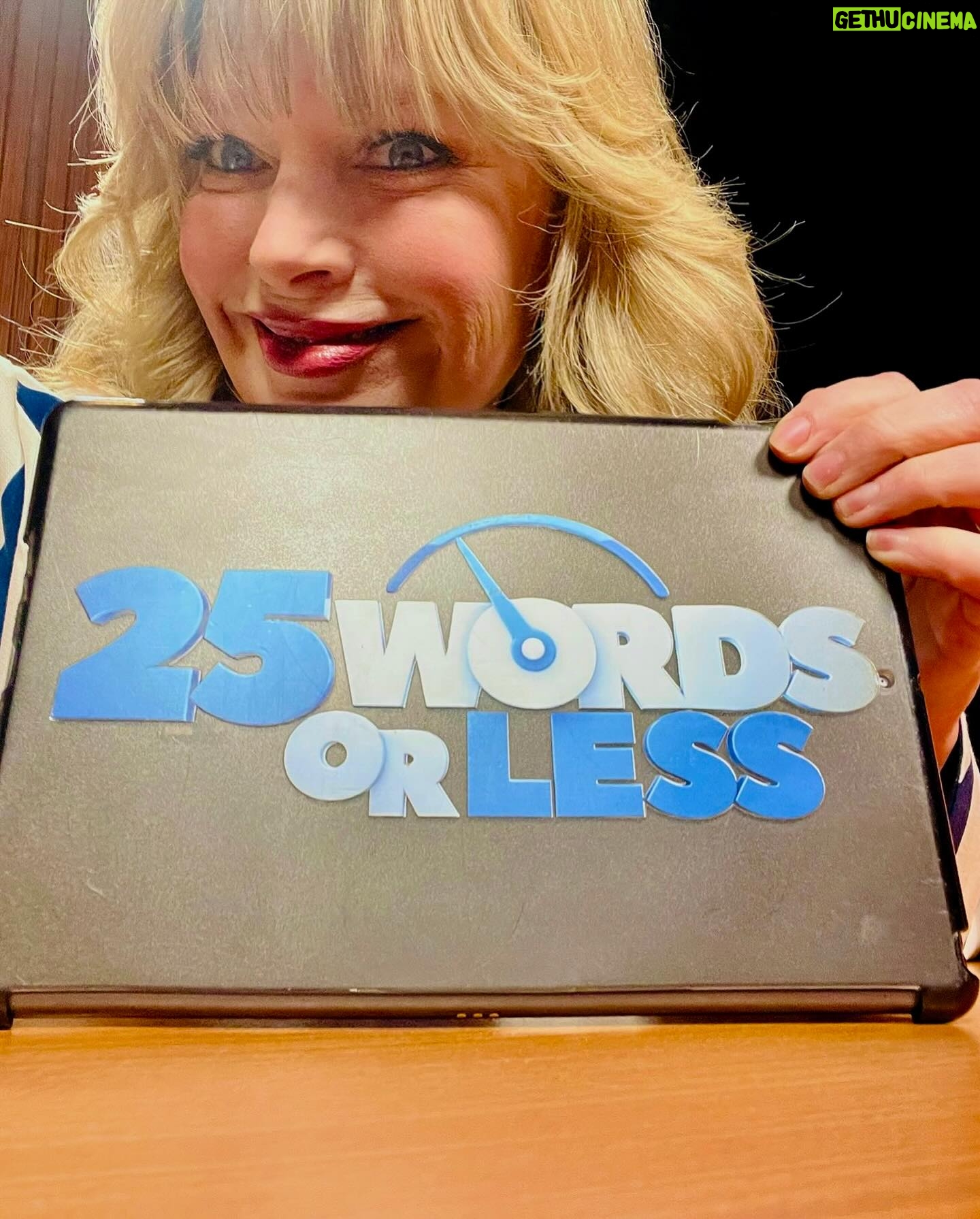 Melissa Peterman Instagram - Back at it!! Shooting Season 6 of @25wordsorlesstv ! Had a blast playing with @headkrack and hanging with the spectacular @meredithvieira ❤️ #playmoregames #25wordsorlesstv