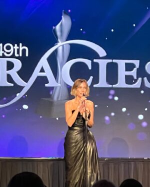 Melissa Peterman Instagram - My heart is still full from the incredible night at the Gracie Awards. To be in the same room with these talented and incredible women who I admire and respect was an honor. Thank you @allwomeninmedia for having me. Congratulations to all the winner's and see you at book club! #gracieawards #table28forever #allwomeninmedia