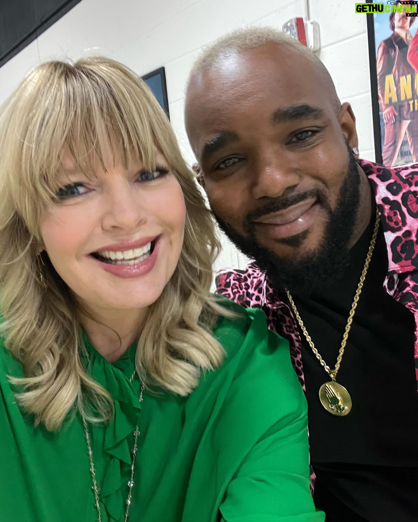 Melissa Peterman Instagram - Back at it!! Shooting Season 6 of @25wordsorlesstv ! Had a blast playing with @headkrack and hanging with the spectacular @meredithvieira ❤️ #playmoregames #25wordsorlesstv