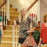 Melissa Peterman Instagram - Flashback Friday to that time I shared the screen with these 2 icons and regretted not bringing my karaoke machine to work. Ps All 6 seasons of Reba land on @netflixfamily May 6th! @reba @kellyclarkson #flashbackfriday