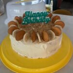 Melissa Peterman Instagram - When you make a cake for a Queen, you use a cake from a Queen! Happy Birthday Reba! Thank you Dolly for the banana pudding cake! @reba @dollyparton #happybirthday #reba #dollyparton #bananapuddingcake ❤️