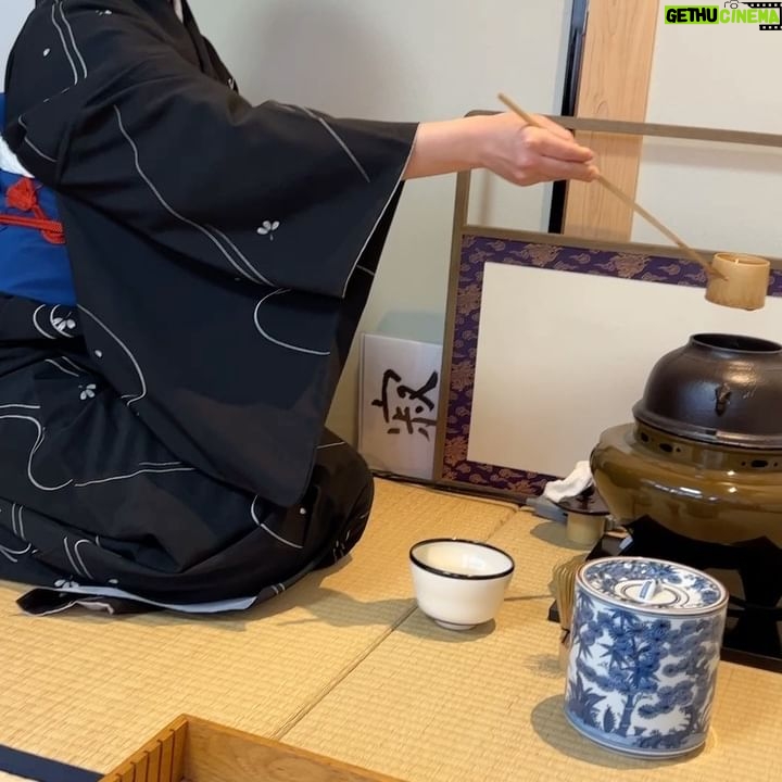 Melissa Villaseñor Instagram - Meliss in Japan pt 2. Performed in Tokyo, had tea ceremony in Kyoto, got to learn calligraphy from Baikei sensei in Osaka.