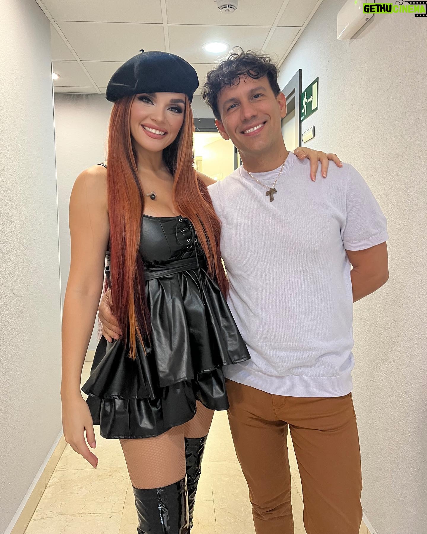 Melody Ruiz Instagram - Feliz Miércoles familia! Os dejo estas fotitos de la gala. Noticia!!! El Lunes 8 de Enero se estrenará #lamejorgeneración en @telecincoes ❤️❤️