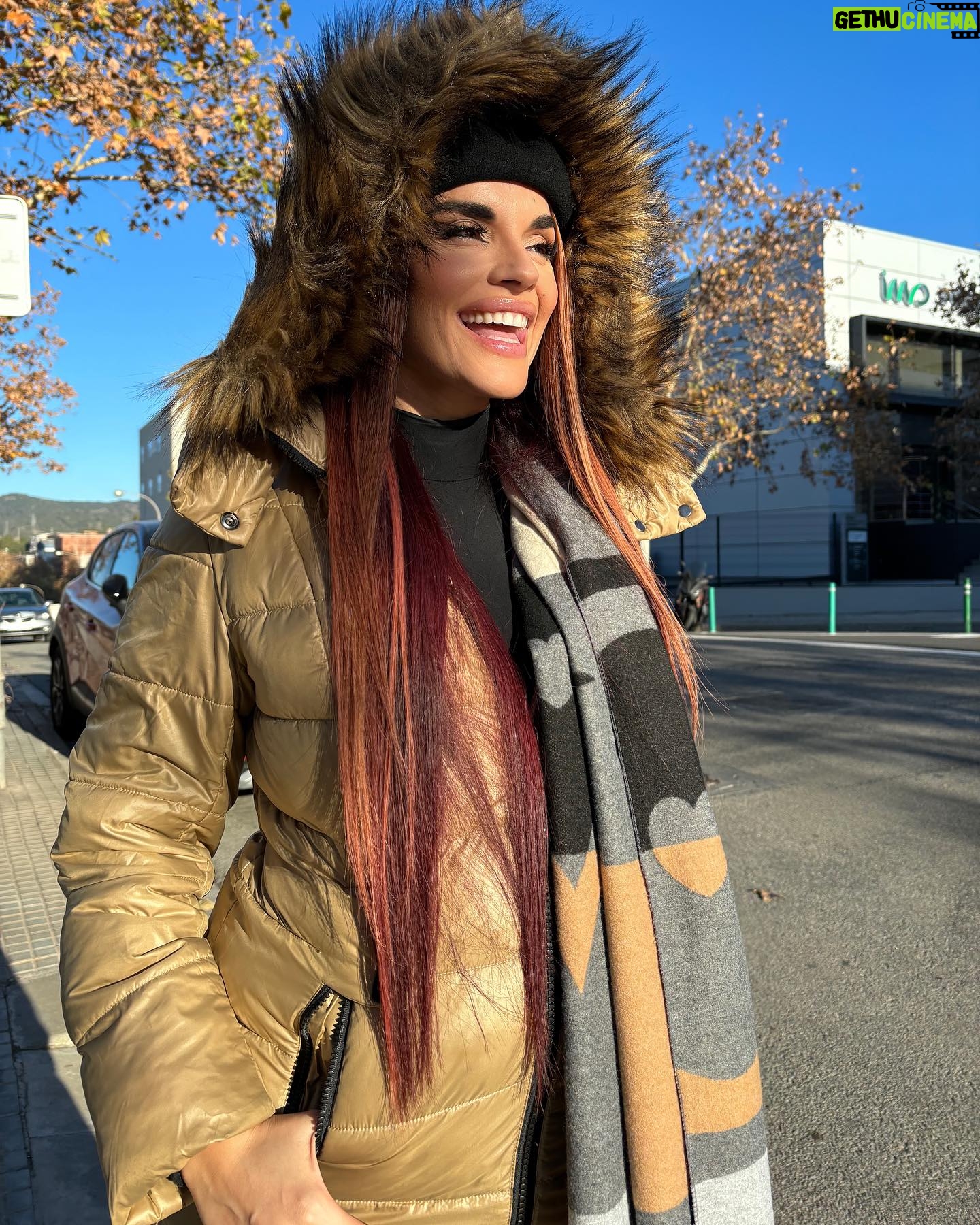 Melody Ruiz Instagram - Que frío!!!! Qué temperatura hace dónde vives? Con quien hablo poquit@s se salvan de decir que no están resfriad@s.😢 Ya os cuento mañana por lo que pasé en estas semanas…