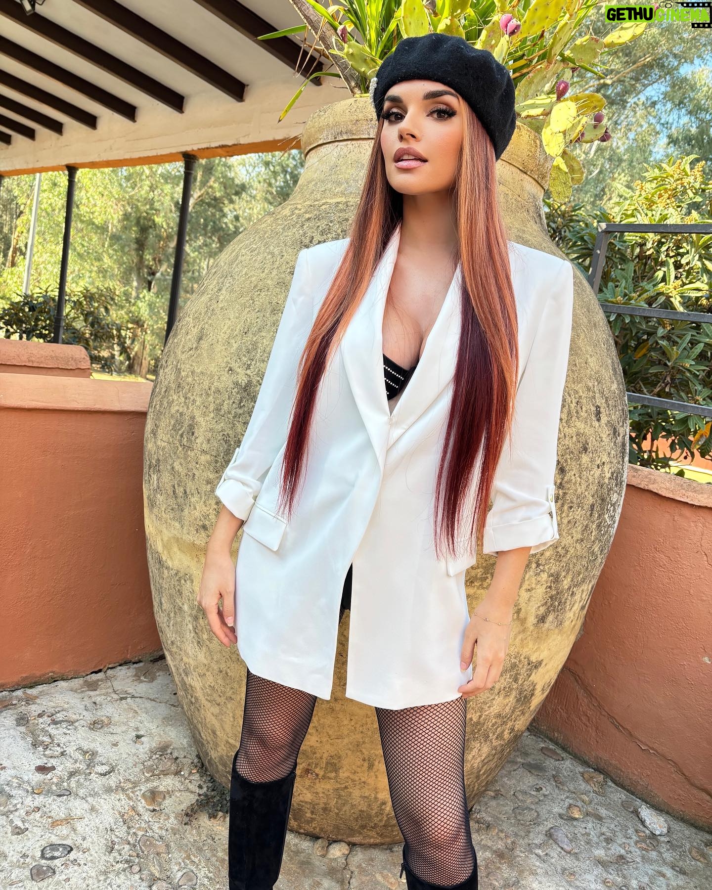 Melody Ruiz Instagram - Buenas noches familia! Mañana tenemos una cita en el programa “Diana y Lombo, Especial Nochebuena” de @canalsurradiotv estaré junto a @joanasantosmusic y @sergi0contreras no te lo puedes perder!