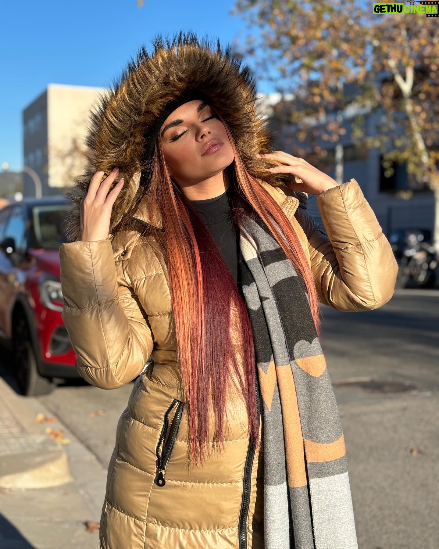 Melody Ruiz Instagram - Que frío!!!! Qué temperatura hace dónde vives? Con quien hablo poquit@s se salvan de decir que no están resfriad@s.😢 Ya os cuento mañana por lo que pasé en estas semanas…