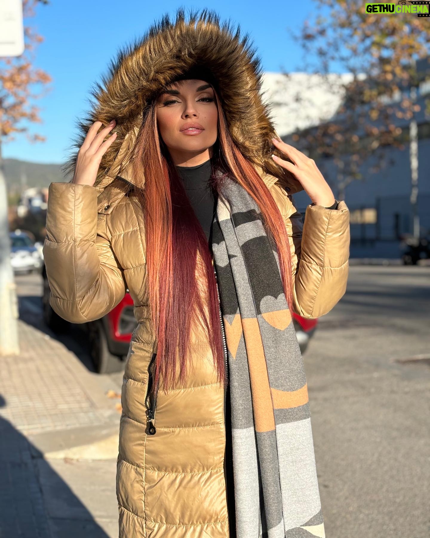 Melody Ruiz Instagram - Que frío!!!! Qué temperatura hace dónde vives? Con quien hablo poquit@s se salvan de decir que no están resfriad@s.😢 Ya os cuento mañana por lo que pasé en estas semanas…