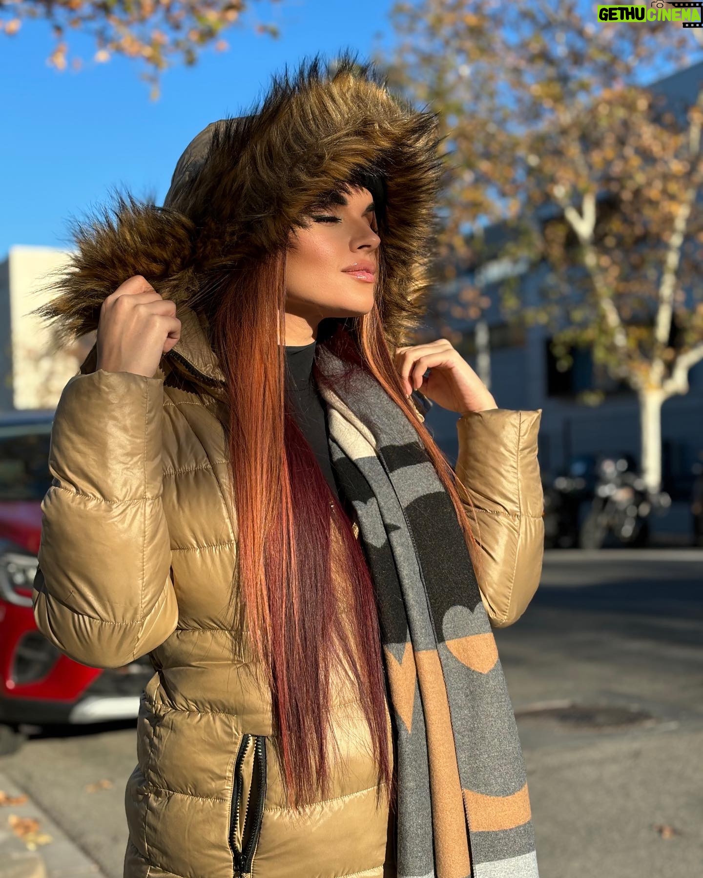 Melody Ruiz Instagram - Que frío!!!! Qué temperatura hace dónde vives? Con quien hablo poquit@s se salvan de decir que no están resfriad@s.😢 Ya os cuento mañana por lo que pasé en estas semanas…