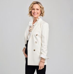 Melora Hardin Instagram - Tonight #loveclassified premieres on @hallmarkchannel at 8/7c! It was so amazing to be apart of this wonderful film & one of the first Hallmark movies with a LGBTQ storyline!! I’m so proud to be involved in this project and I think you will love this charming, heart warming and inclusive story! Here’s to feel good films and a great script by @thegoodfan ~ Make sure to check it out tonight! ✨❤️