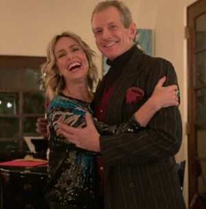 Melora Hardin Instagram - Wishing everyone a wonderful holiday from my husband @firesidereading and our whole family ❤️
