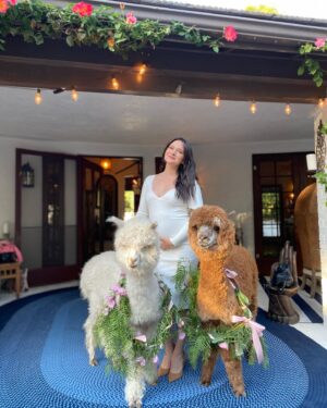 Melora Hardin Instagram - What a beautiful Mommy you are going to be Katie and what a lucky little baby to come to you and Paul! It was so nice to host your shower. You’re going to be great parents!  I love you! 💕👶