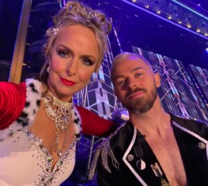 Melora Hardin Instagram - To all my Queen fans tonight is gonna ROCK you🤘🏻Voting is now open ‼️Please vote for us by texting MELORA to 21523 (up to ten times!) You can vote online via the link in my bio as well! Hope we get to keep dancing for everyone, this is such an amazing experience and the support means more than you guys could even know! ♥️ Let’s do this!! #teammelora