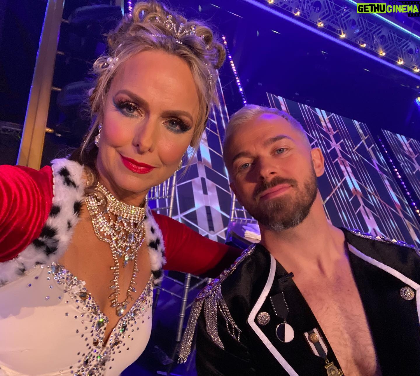 Melora Hardin - 13K Likes - To all my Queen fans tonight is gonna ROCK you🤘🏻Voting is now open ‼️Please vote for us by texting MELORA to 21523 (up to ten times!) You can vote online via the link in my bio as well! Hope we get to keep dancing for everyone, this is such an amazing experience and the support means more than you guys could even know! ♥️ Let’s do this!! #teammelora