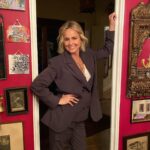 Melora Hardin Instagram - Thought this would be a SUITable post for tonight 😉 👔
