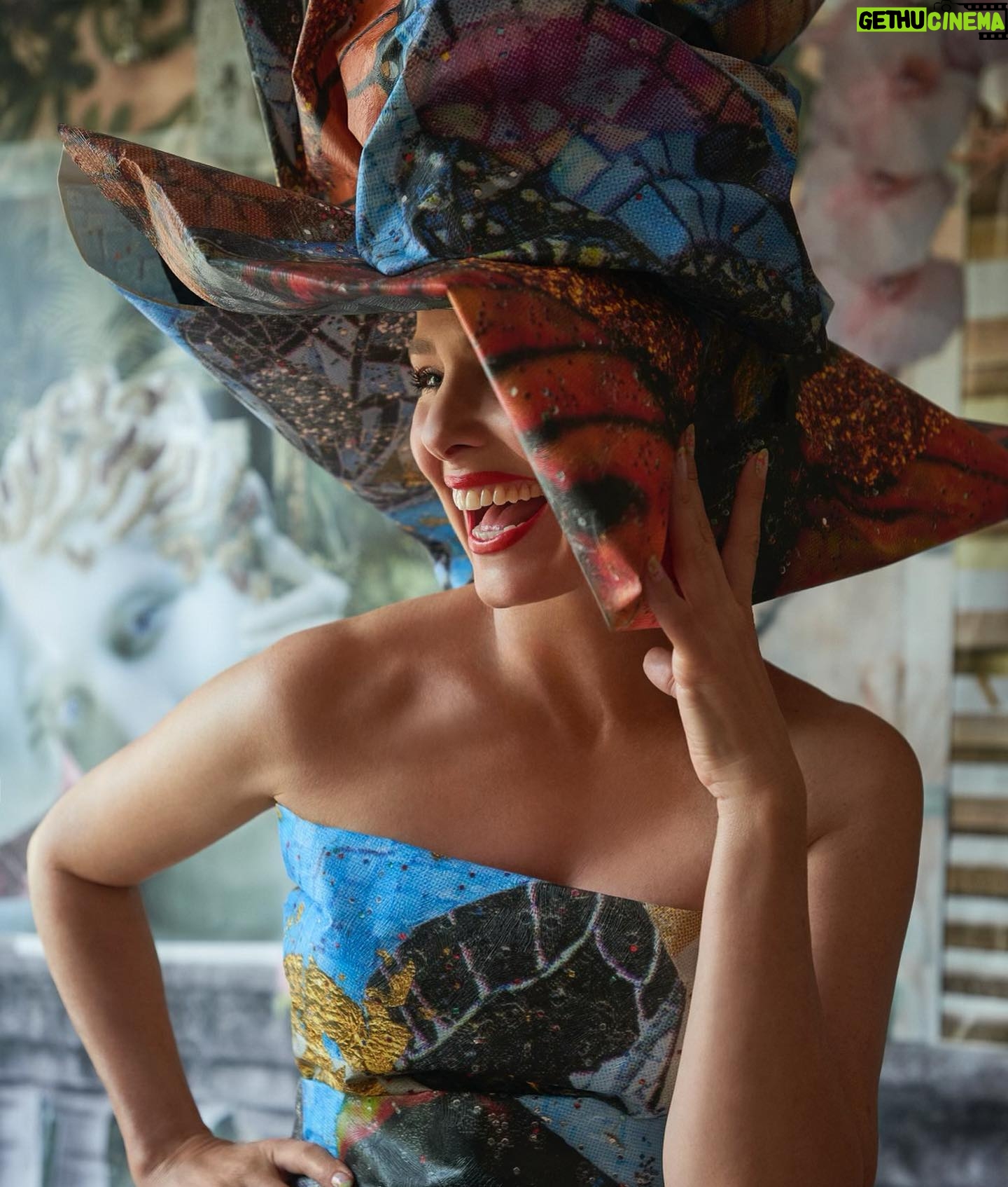 Melora Hardin - 11.4K Likes - Absolutely LOVED working with these creative artists! Such a joyful and beautiful collaboration! THANK YOU Johan, Randy & Steeve and also Esther & Patrick at Wynil.
So excited to share this paper dress, hat & stole are made from my new line of wallpaper! Yes, this is a paper dress!
if you want to see and/or buy my first line of Storyboards by Melora Hardin wallpaper based on my original collage art check it out on my website www.Melora.com