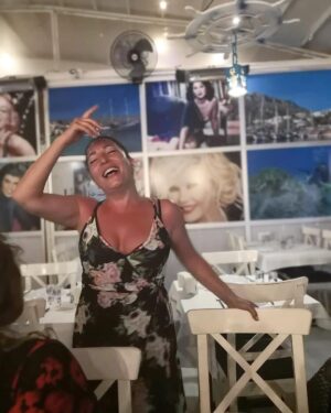 Meltem Gülenç Instagram - İnsan her yaşın acemisidir...
🌟
.
.
#today #mybirthday #withfriends #loveyourlife #liveyourlife