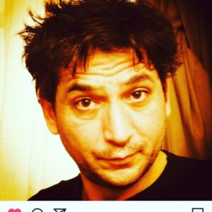 Meltem Gülenç Instagram - Canımın içi bugün senin doğum günün . İnstagram hesabına baktım baştan sona ve  ilk kez farkettim ilk fotoğrafını 8 temmuz 2014 de paylaşmışsın...8 temmuz senin ölüm yıldönümün .. tıpkı fotoğrafındaki gibi hep muzip baktın hayata seni çok özledim kardeşim çokkk özledim be  Volkicim, senin muzipliklerini, çocukluğumuzu, oynadığımız oyunları, kavgalarımızı, küsüp barışmalarımızı yaşadığımız her anı ,  herşeyi nasıl özlemem... keşkelerin anlamı yok biliyorum ama her keşke dediğimde yüreğime bir ağrı saplanıyor.. keşke ahhh keşkeeee...veee hayat devam ediyor ve sen Volkicim o güzel ruhunla bana her yeni doğan güne merhaba demeyi ,iyilikleri, güzellikleri hatırlatıyorsun  yokluğunda bile. Canımın içi  iyiki benim kardeşim olmuşsun , iyiki doğmuşsun . Huzur içinde uyu birtanem🙏🙏🙏