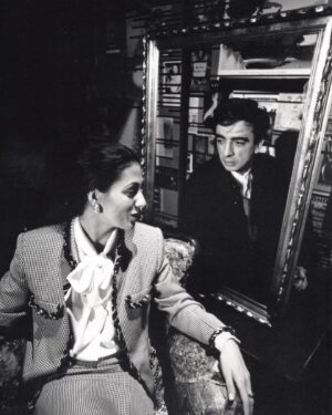 Meltem Cumbul Instagram - 📷Ara Güler objektifinden @aragulermuzesi 
 ‘Ayrılık Müziği’ Marguerite Duras 1995 
İgot Tiyatrosu
Yönetmen:Ragıp Yavuz
Oyuncular:Meltem Cumbul&İlhan Arkan
Koreografi:Aylin Kalem
“Aşk biterken kimileri öğleden sonraları ağlar, ben ise at yarışlarına gidiyordum.”
