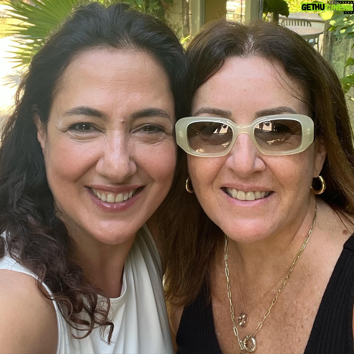 Meltem Cumbul - 7.2K Likes - İzmir Özel Türk Koleji’nin bana kazandırdığı güzelliklerin başında arkadaşlarım gelir. Seviyorum sizi ❤️🧿