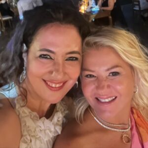 Meltem Cumbul Instagram - İzmir Özel Türk Koleji’nin bana kazandırdığı güzelliklerin başında arkadaşlarım gelir. Seviyorum sizi ❤️🧿
