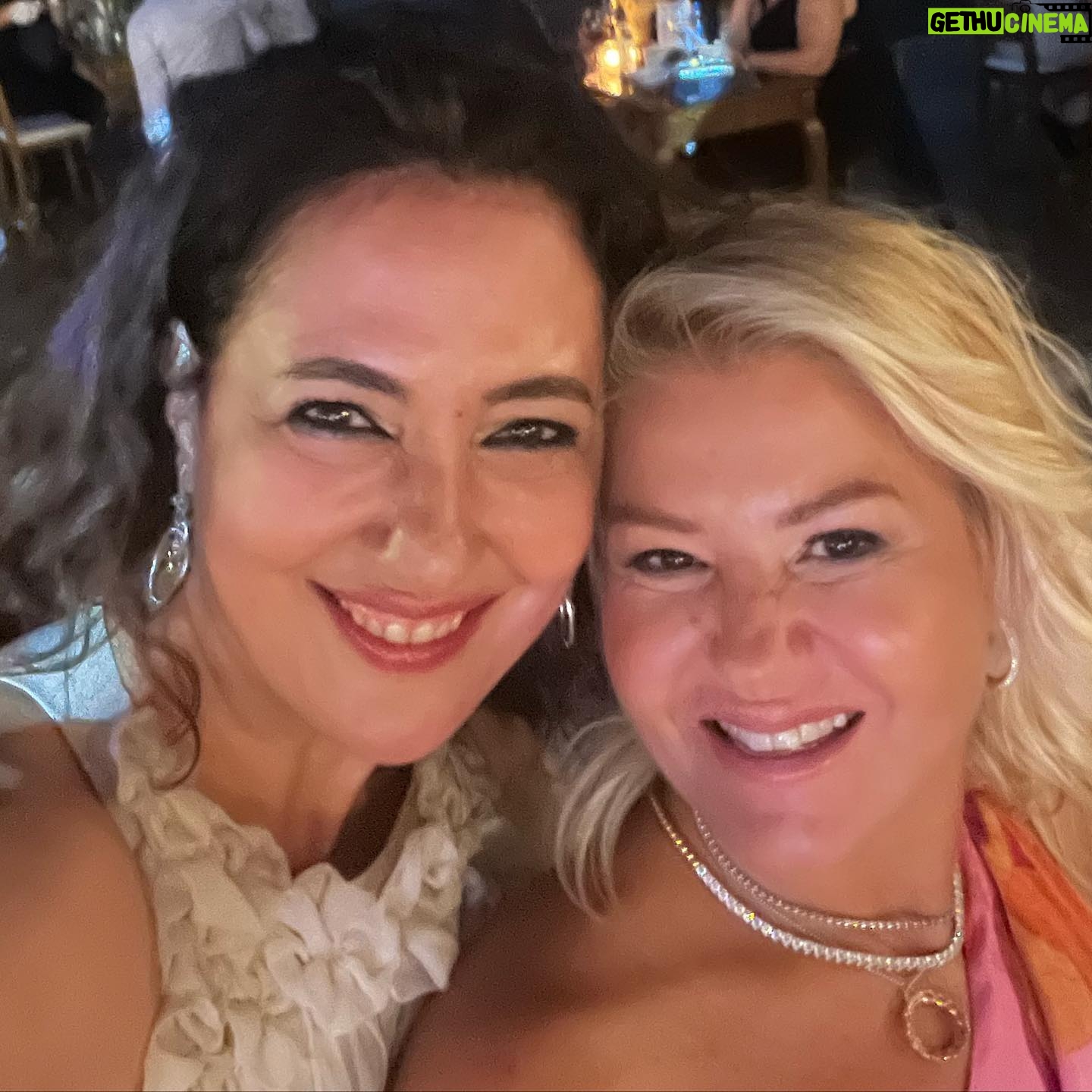 Meltem Cumbul - 7.2K Likes - İzmir Özel Türk Koleji’nin bana kazandırdığı güzelliklerin başında arkadaşlarım gelir. Seviyorum sizi ❤️🧿