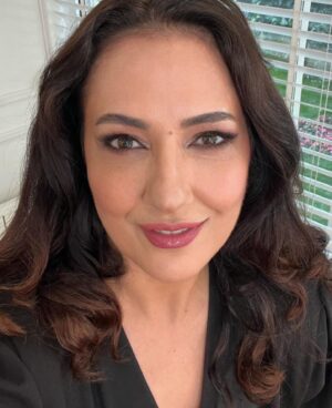 Meltem Cumbul Instagram - Konservatuvar arkadaşım canım Elif Girgin’e LA günlerini aratmayacak makyajı için teşekkür ederim.  @elifgirginmakeup ❤️🙏
