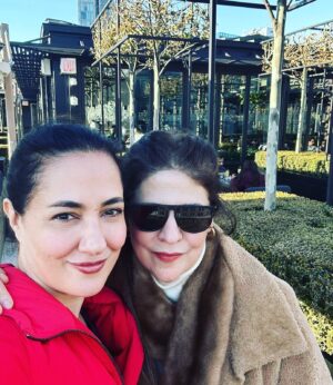 Meltem Cumbul Instagram - 2023’e beraberce New York’ta girmek varmış canım Fatoş. İyi ki geldin ❤️🙏 Human race can fly.
