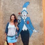 Meltem Yılmazkaya Instagram - No make up , no sleep but there are some happy walls 😉🌹 #spain #murals #costabrava
