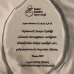 Meltem Yılmazkaya Instagram – “25 Kasım Kadına Yönelik Şiddetle Mücadele” günü kapsamında düzenlenen , aktivizm programlarından birinde daha atölyemi bitirdim. Dilerim katılan herkese şifa olmuştur! Bölgedeki 10. Yılım , hala aynı heyecanla ve gönüllü ruhla geliyorum seve seve! Sebebi sevgi olanın yolu derman oluyor🍀 Yıllardır mahrum bölgelerdeki kadınlar ve çocuklar için çalışan , mülteci kadınlar için birçok alanda mücadele eden güzel insanım @leylaonuryanar ve ekibi! Kalbim desteğim daima sizinle!  Şikayete çok alışıp çözüm kısmına pek dokunmadığımız bir zamanda , kim hangi canlı için ne fayda sağlıyorsa , önce kendine sonra insanlığa fayda! Pek şükürle kapatıyorum geceyi❤️

“Bir mum, diğerini tutuşturmakla ışığından bir şey kaybetmez” #mevlana 

#mardin
#turkey
#arttherapy 
#volunteer